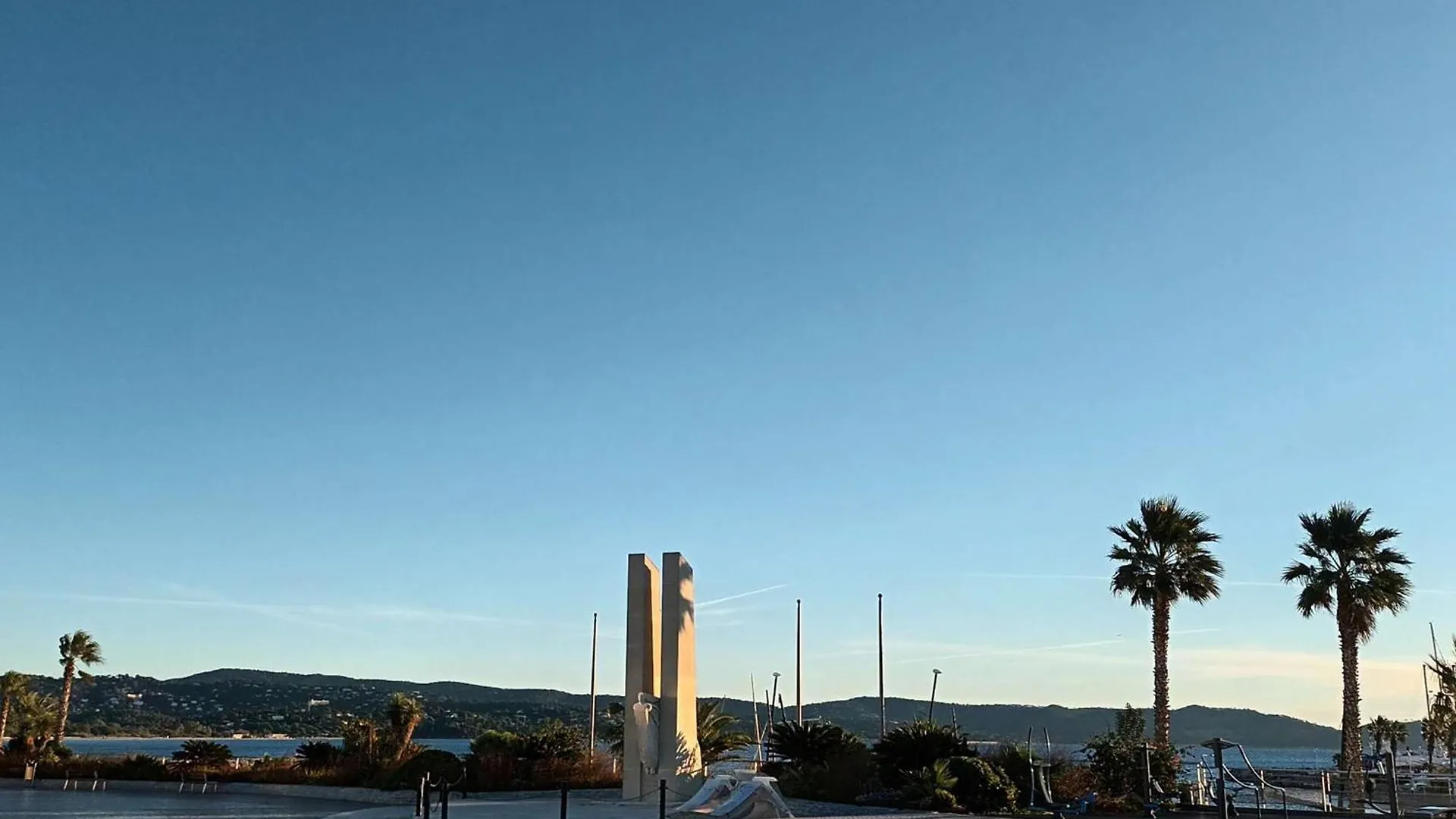 Confort Et Calme A Cavalaire : T2 Climatise Avec Wi-Fi, Balcon Et Double Garage, Proche Centre-Ville - Fr-1-226B-186