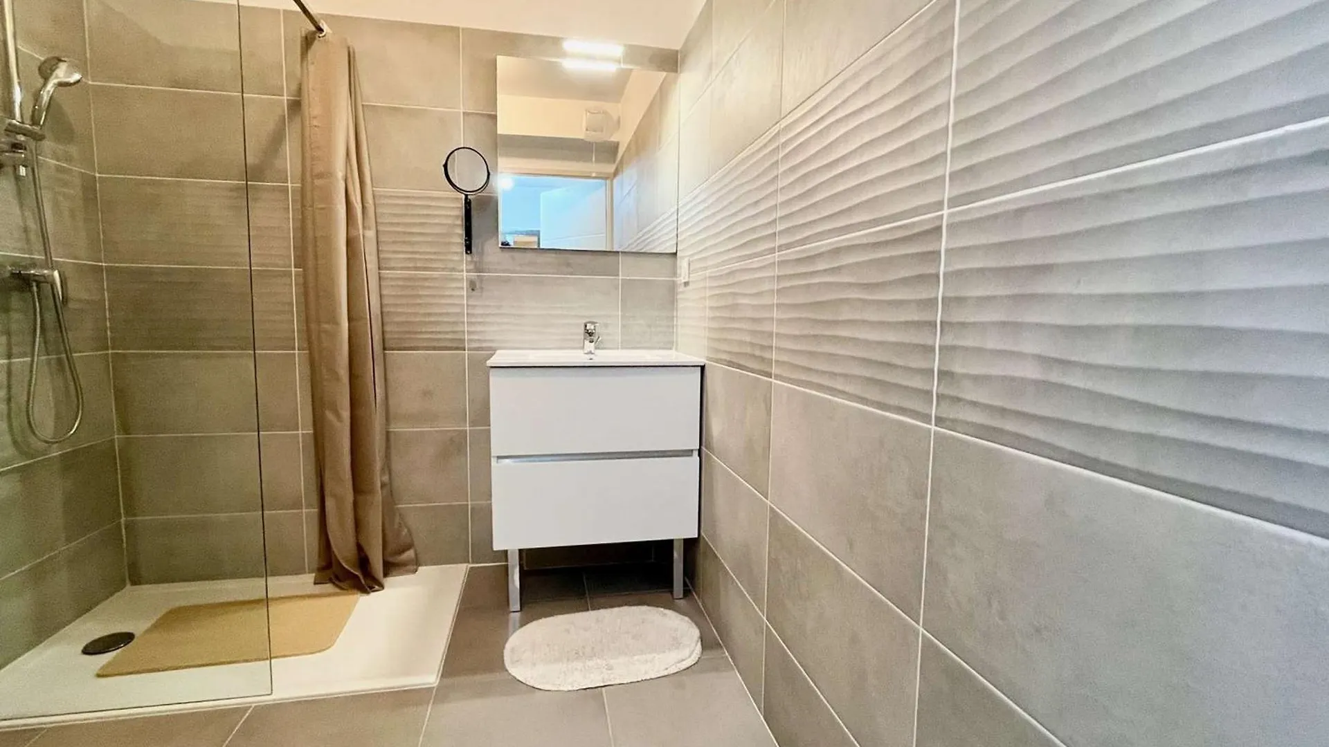 Confort Et Calme A Cavalaire : T2 Climatise Avec Wi-Fi, Balcon Et Double Garage, Proche Centre-Ville - Fr-1-226B-186 0*, Cavalaire-sur-Mer Γαλλία